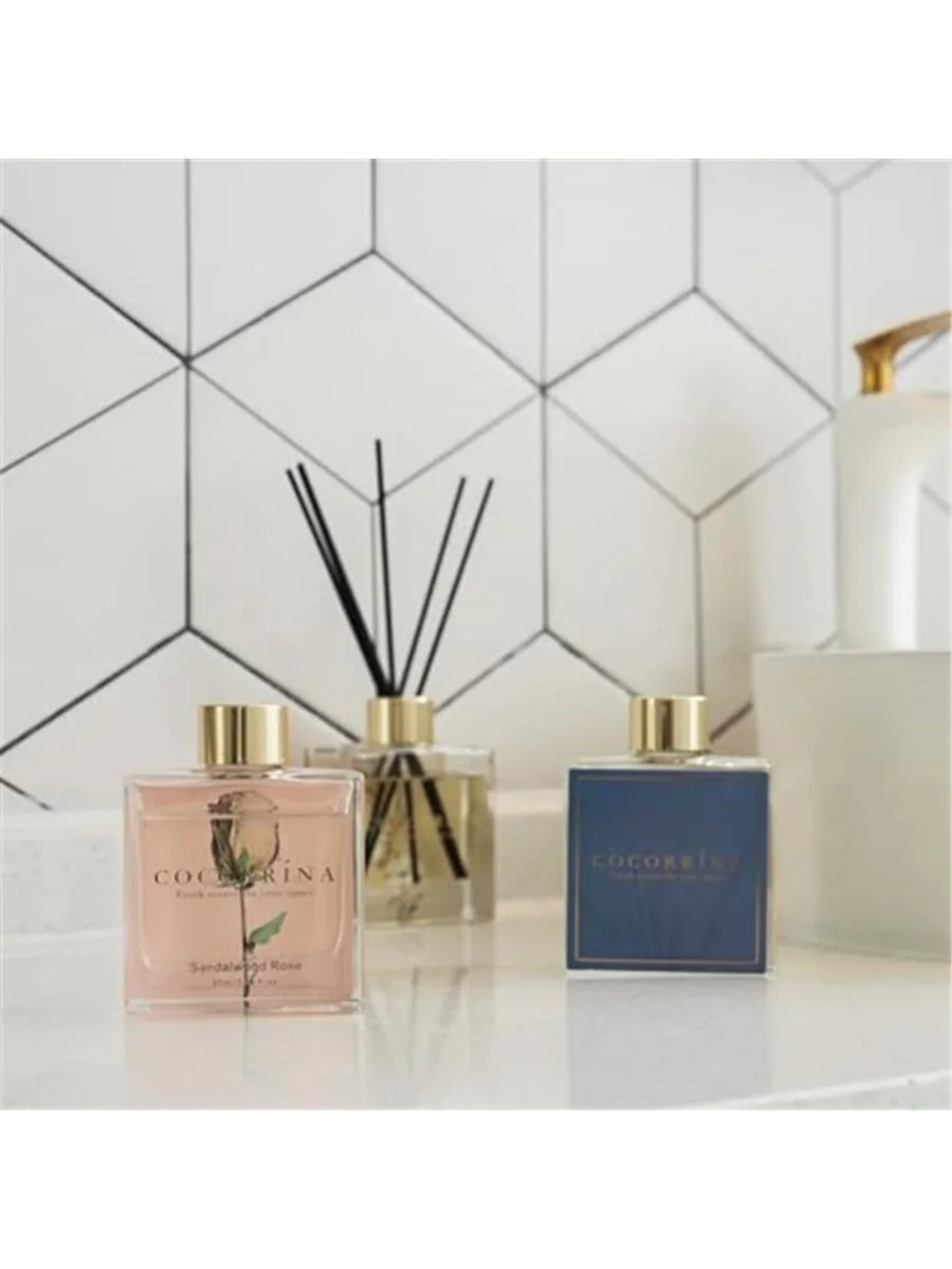 Reed Diffuser Set Vanilla Sandalwood Linen Home Fragrance Oil Aromatherapy